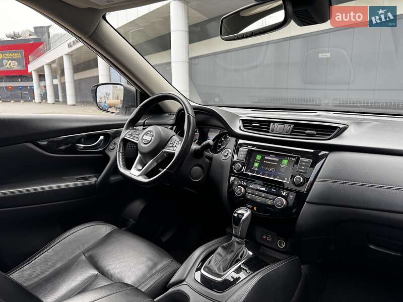 Внедорожник / Кроссовер Nissan Rogue 2018 в Киеве