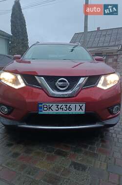 Внедорожник / Кроссовер Nissan Rogue 2016 в Сарнах