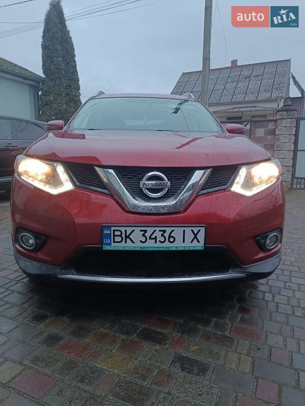 Позашляховик / Кросовер Nissan Rogue 2016 в Сарнах