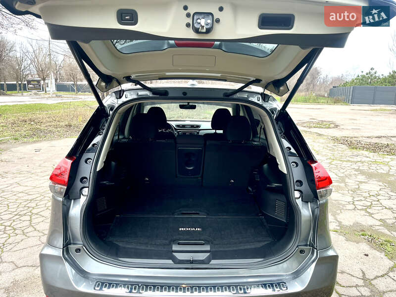 Внедорожник / Кроссовер Nissan Rogue 2018 в Каменском