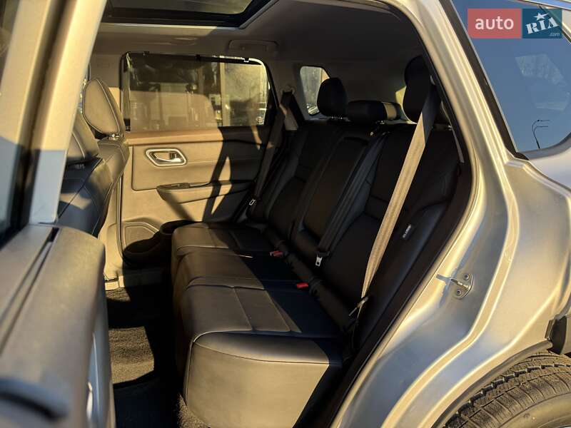 Позашляховик / Кросовер Nissan Rogue 2020 в Києві