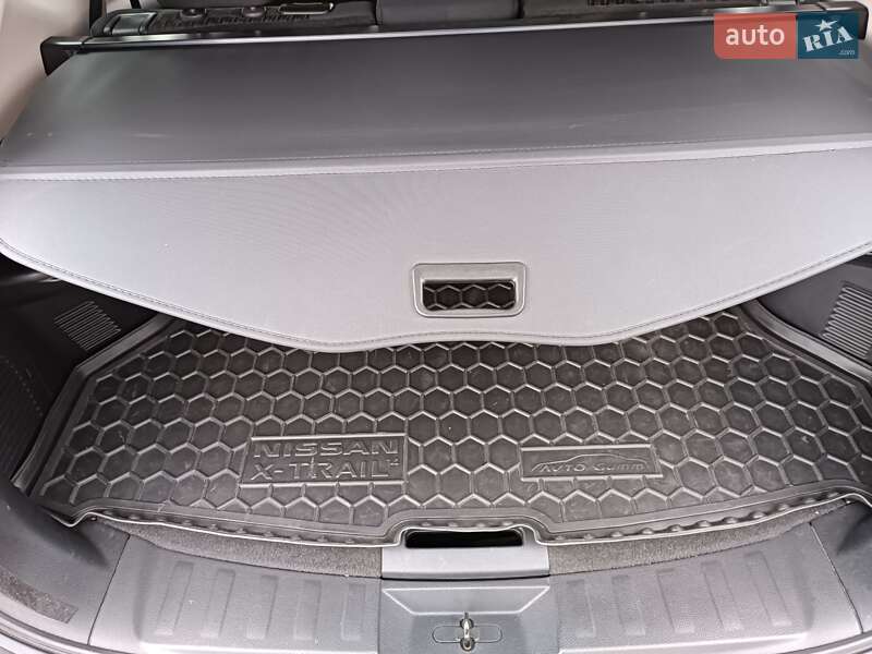 Позашляховик / Кросовер Nissan Rogue 2017 в Миргороді