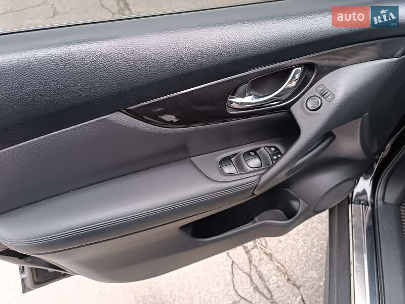 Позашляховик / Кросовер Nissan Rogue 2017 в Миргороді