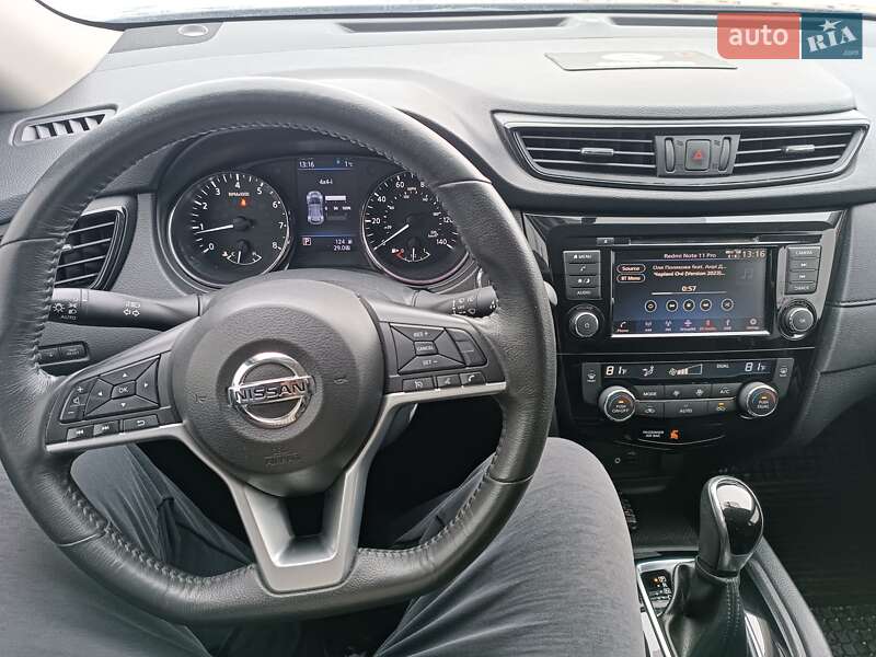 Позашляховик / Кросовер Nissan Rogue 2017 в Миргороді