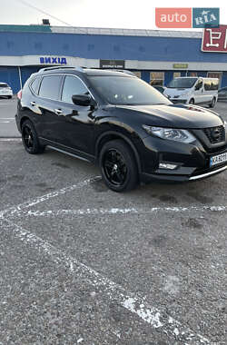 Внедорожник / Кроссовер Nissan Rogue 2016 в Киеве