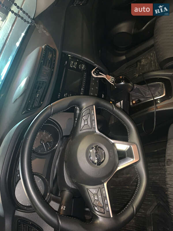 Позашляховик / Кросовер Nissan Rogue 2016 в Києві