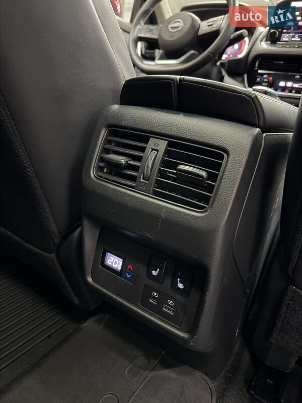 Позашляховик / Кросовер Nissan Rogue 2023 в Києві