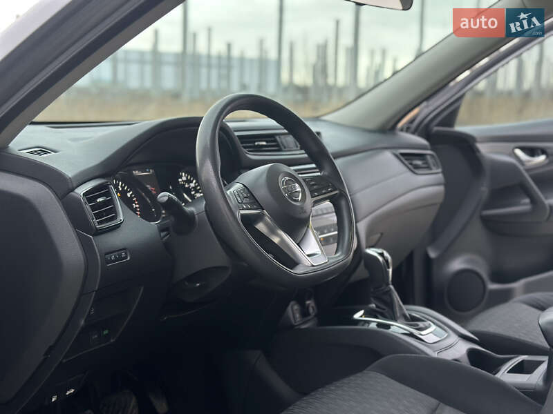 Позашляховик / Кросовер Nissan Rogue 2016 в Коростені