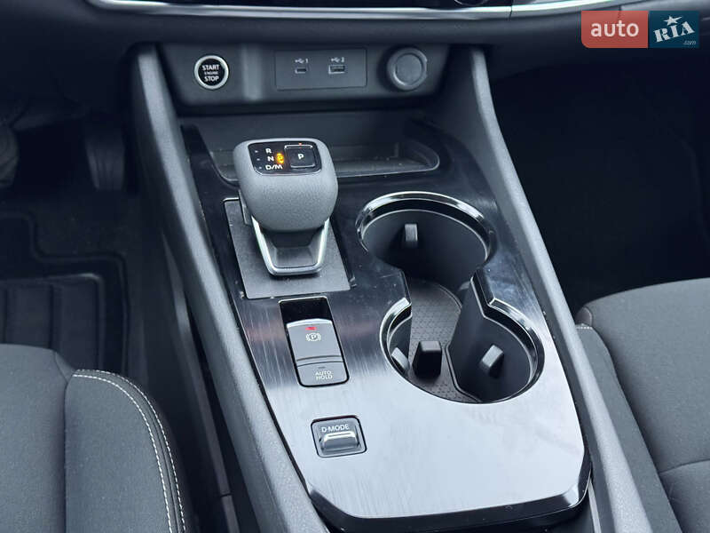 Внедорожник / Кроссовер Nissan Rogue 2023 в Киеве