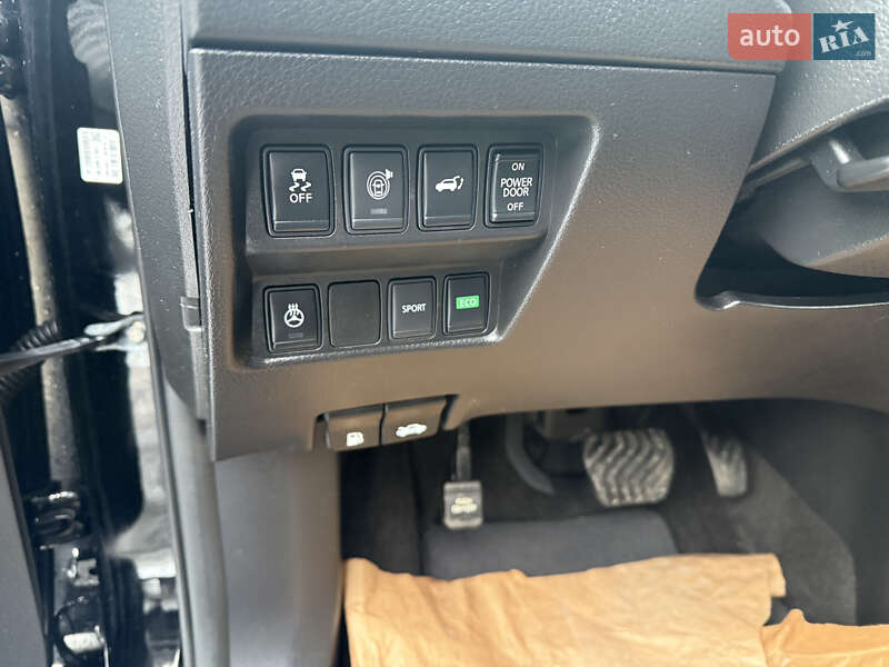 Позашляховик / Кросовер Nissan Rogue 2017 в Полтаві