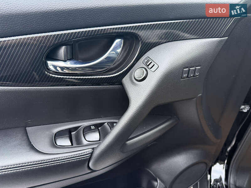 Позашляховик / Кросовер Nissan Rogue 2017 в Полтаві