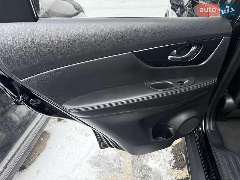 Позашляховик / Кросовер Nissan Rogue 2017 в Полтаві