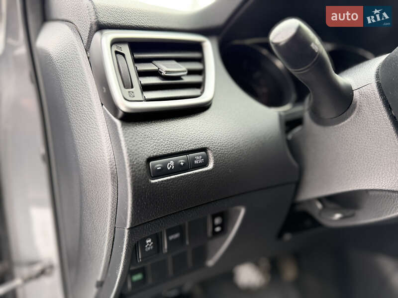 Позашляховик / Кросовер Nissan Rogue 2014 в Володимирі