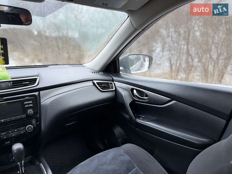 Позашляховик / Кросовер Nissan Rogue 2014 в Володимирі