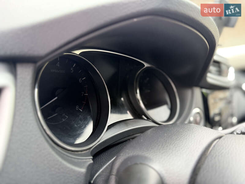 Позашляховик / Кросовер Nissan Rogue 2014 в Володимирі