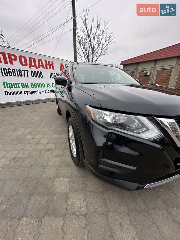 Внедорожник / Кроссовер Nissan Rogue 2017 в Черкассах