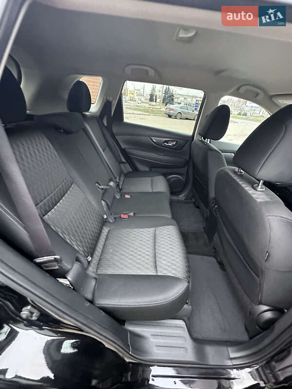 Внедорожник / Кроссовер Nissan Rogue 2017 в Черкассах