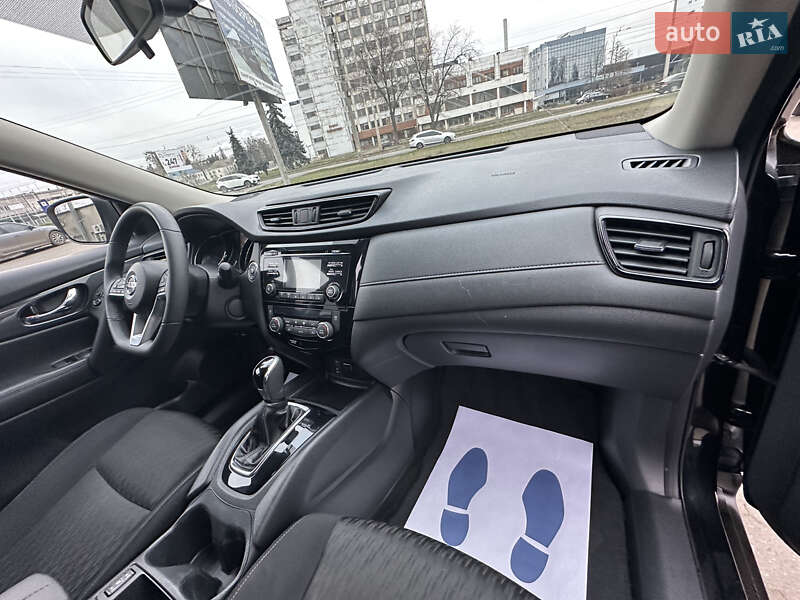 Внедорожник / Кроссовер Nissan Rogue 2017 в Черкассах