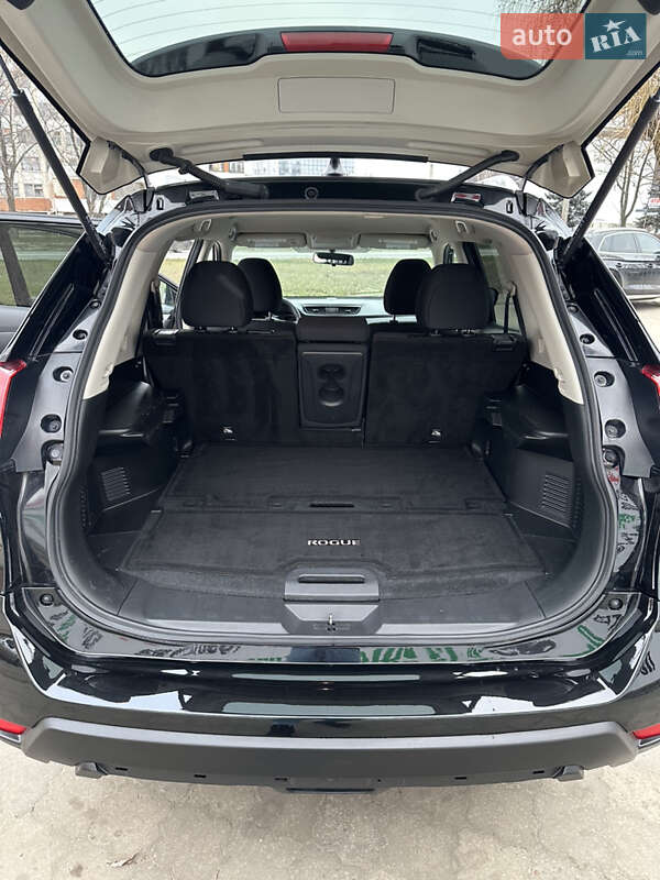 Внедорожник / Кроссовер Nissan Rogue 2017 в Черкассах