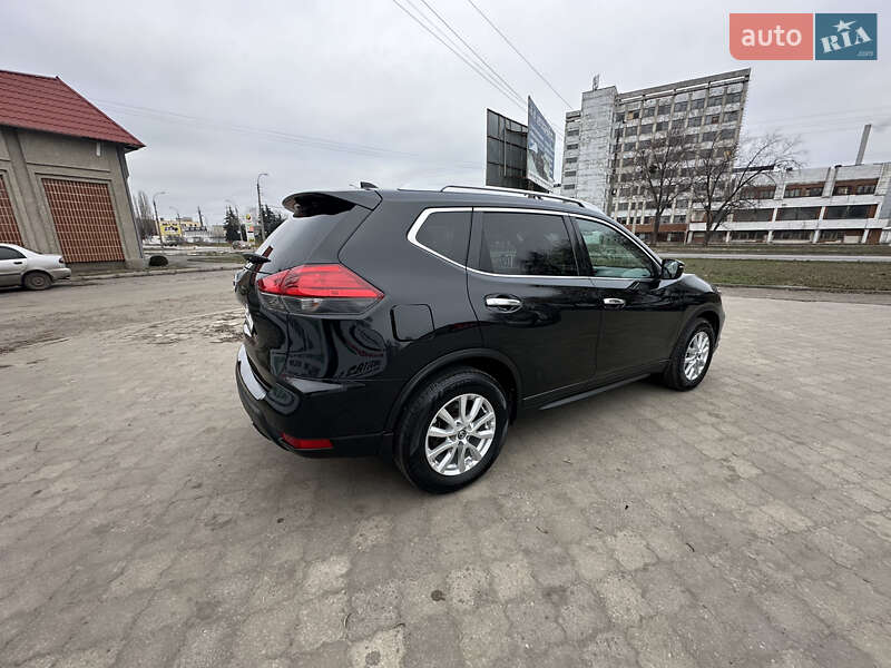 Внедорожник / Кроссовер Nissan Rogue 2017 в Черкассах