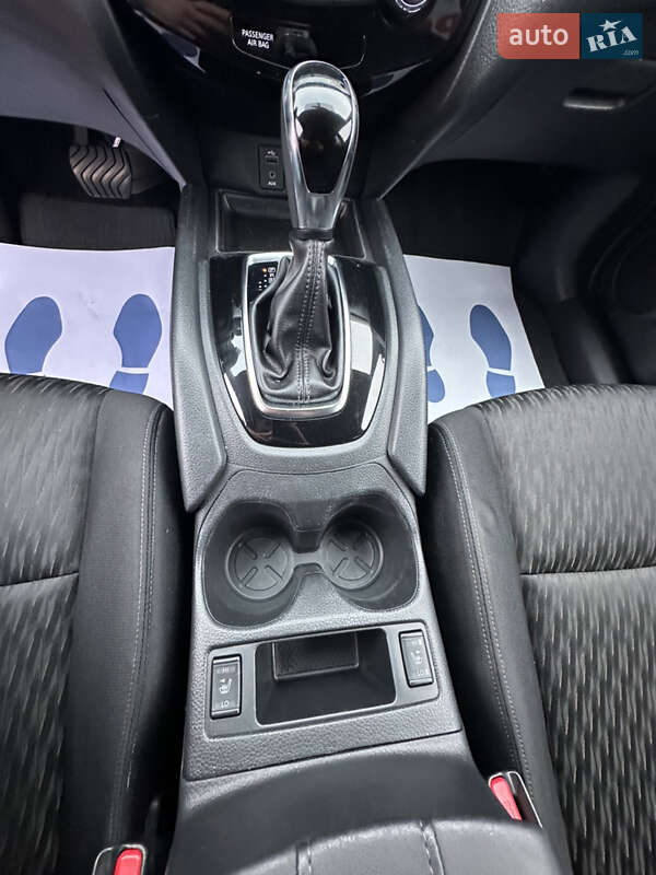 Внедорожник / Кроссовер Nissan Rogue 2017 в Черкассах