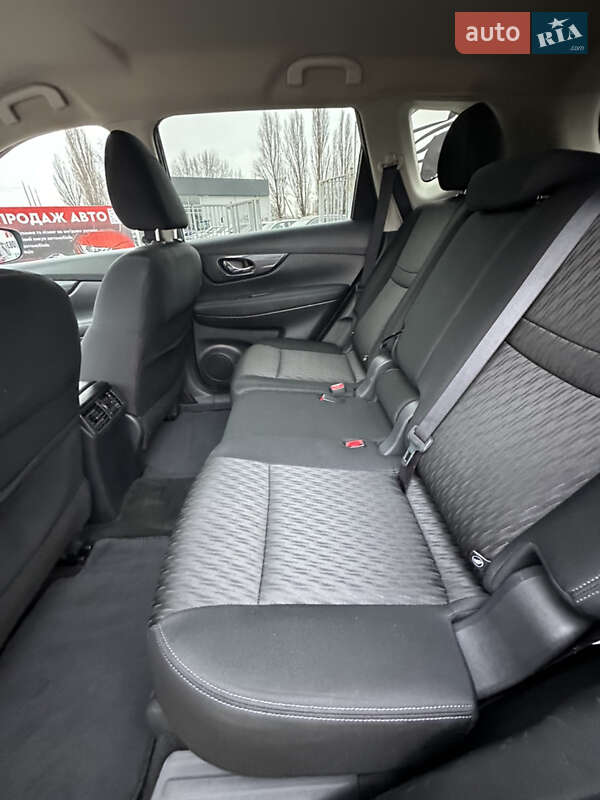 Внедорожник / Кроссовер Nissan Rogue 2017 в Черкассах