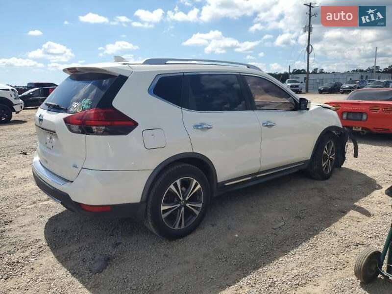 Позашляховик / Кросовер Nissan Rogue 2016 в Львові
