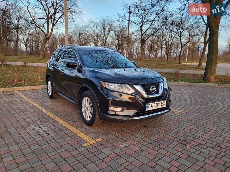 Внедорожник / Кроссовер Nissan Rogue 2017 в Кропивницком