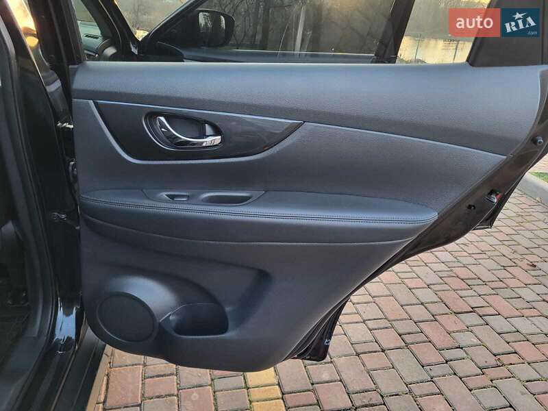 Внедорожник / Кроссовер Nissan Rogue 2017 в Кропивницком