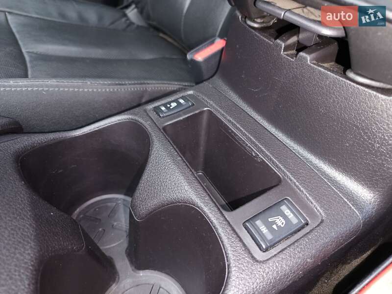 Позашляховик / Кросовер Nissan Rogue 2014 в Одесі