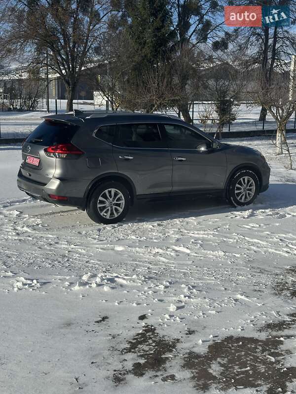 Внедорожник / Кроссовер Nissan Rogue 2016 в Сумах