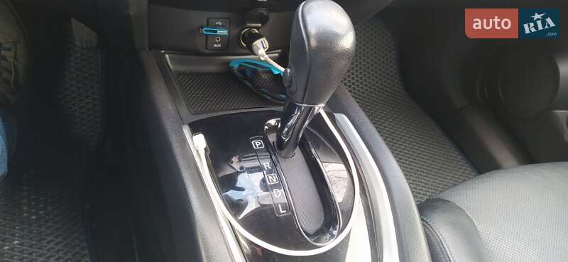 Внедорожник / Кроссовер Nissan Rogue 2015 в Здолбунове