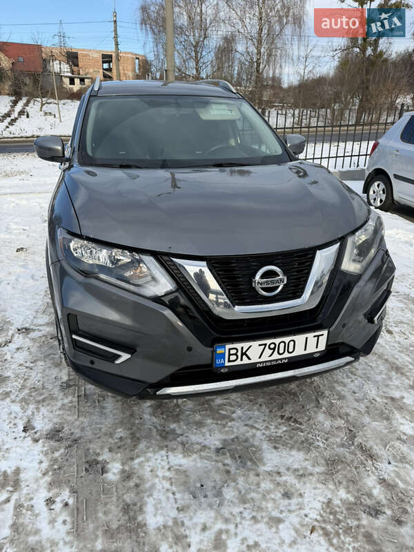 Внедорожник / Кроссовер Nissan Rogue 2016 в Ровно
