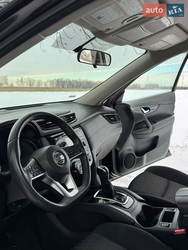 Внедорожник / Кроссовер Nissan Rogue 2016 в Киеве