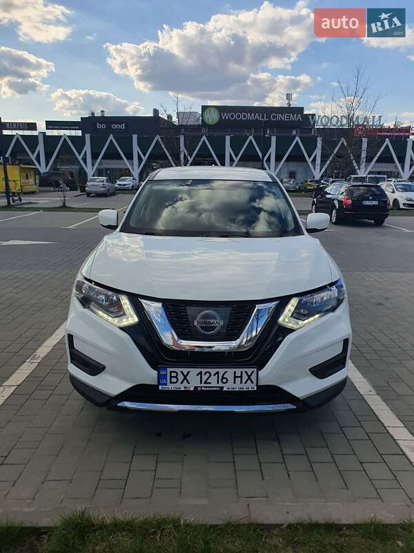 Внедорожник / Кроссовер Nissan Rogue 2017 в Хмельницком