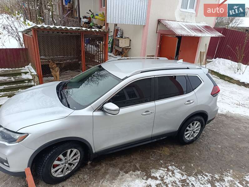 Позашляховик / Кросовер Nissan Rogue 2020 в Підгайцях