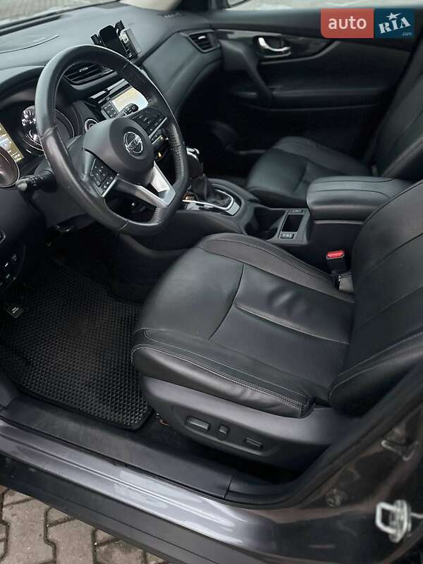 Внедорожник / Кроссовер Nissan Rogue 2017 в Харькове