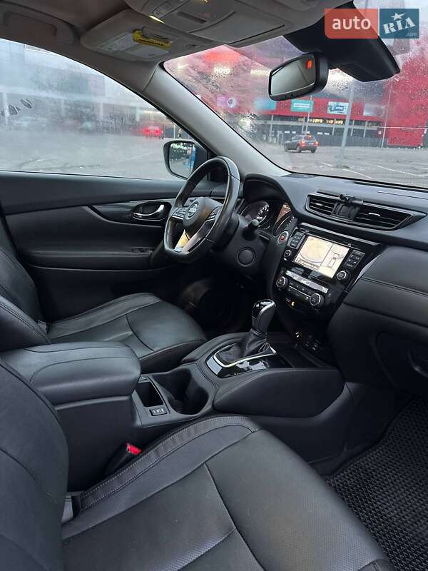 Внедорожник / Кроссовер Nissan Rogue 2017 в Харькове