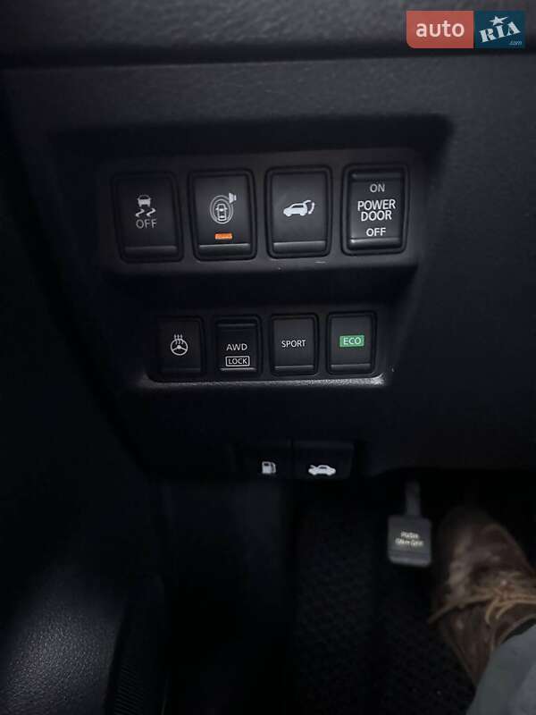 Внедорожник / Кроссовер Nissan Rogue 2017 в Харькове