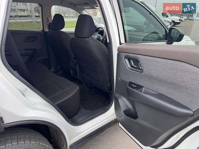 Внедорожник / Кроссовер Nissan Rogue 2023 в Киеве