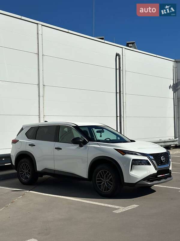 Внедорожник / Кроссовер Nissan Rogue 2023 в Киеве
