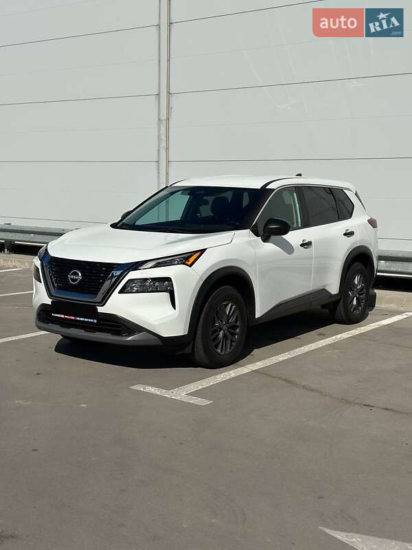 Внедорожник / Кроссовер Nissan Rogue 2023 в Киеве