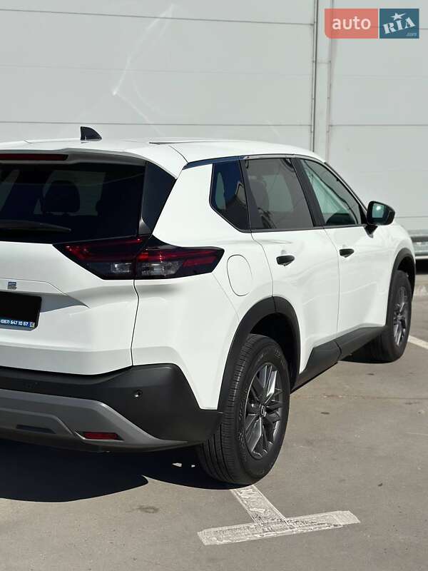 Внедорожник / Кроссовер Nissan Rogue 2023 в Киеве