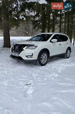 Внедорожник / Кроссовер Nissan Rogue 2017 в Бурштыне