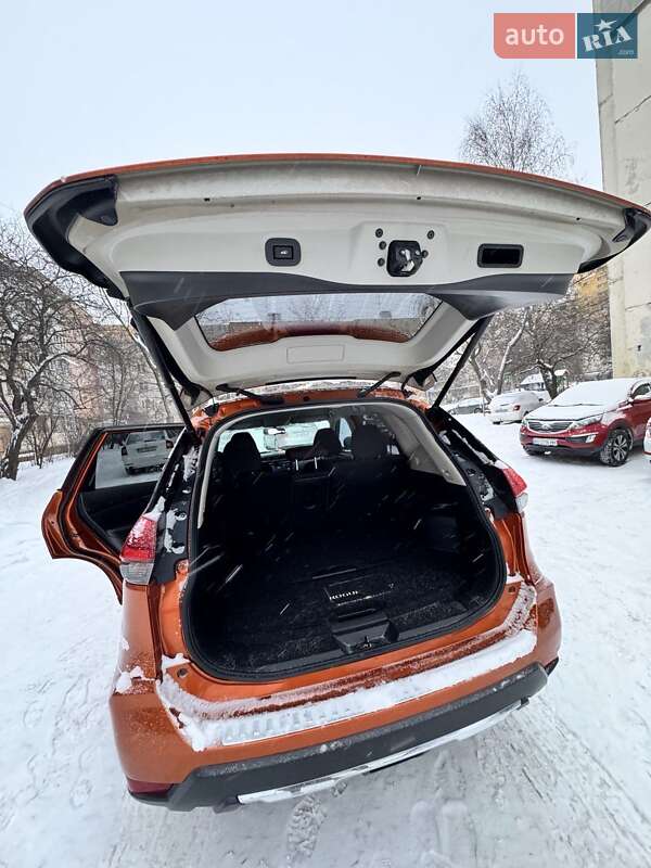 Внедорожник / Кроссовер Nissan Rogue 2017 в Ужгороде