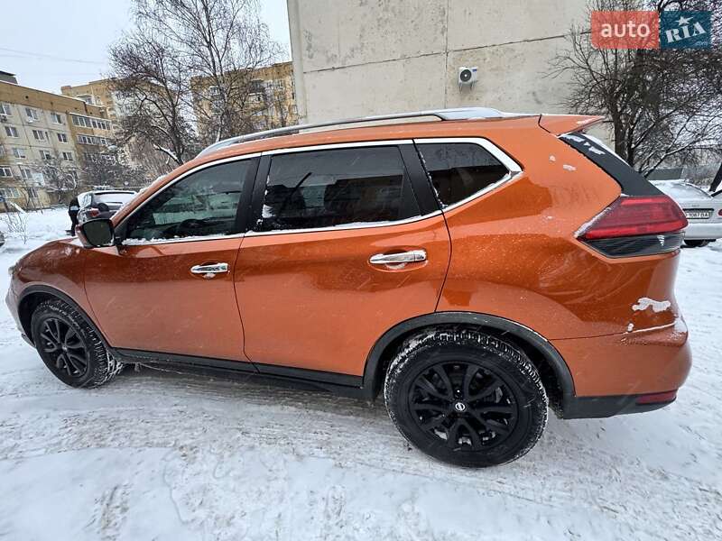Внедорожник / Кроссовер Nissan Rogue 2017 в Ужгороде