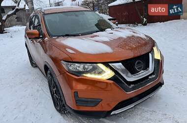 Позашляховик / Кросовер Nissan Rogue 2017 в Ужгороді
