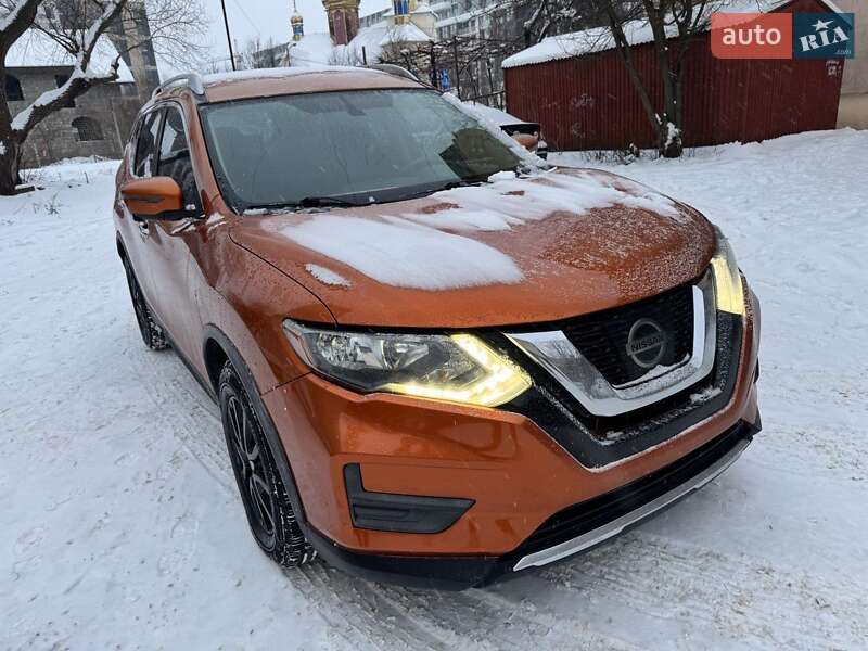 Внедорожник / Кроссовер Nissan Rogue 2017 в Ужгороде