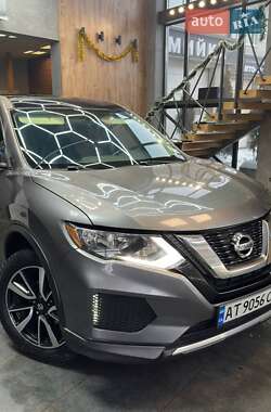 Внедорожник / Кроссовер Nissan Rogue 2017 в Ивано-Франковске