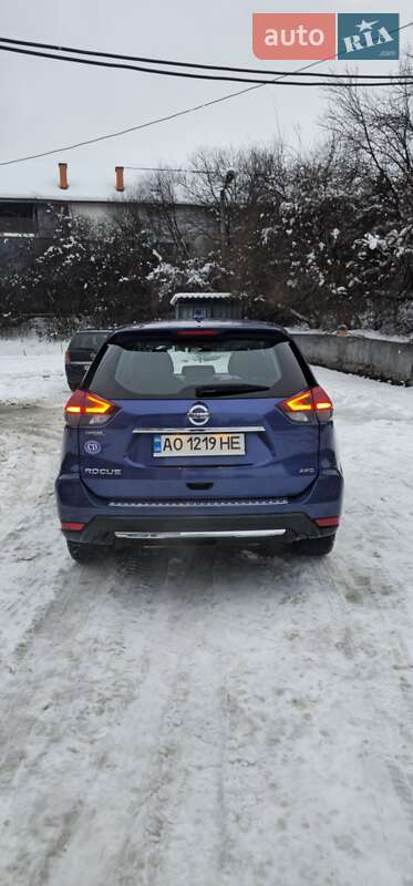 Внедорожник / Кроссовер Nissan Rogue 2017 в Ужгороде